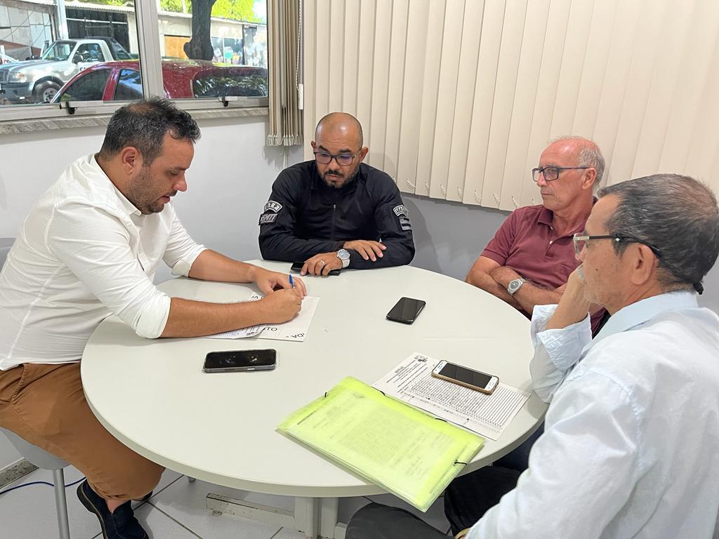 SMTT dialoga com taxistas sobre reorganização do trânsito em rua do Centro - SMTT Aracaju